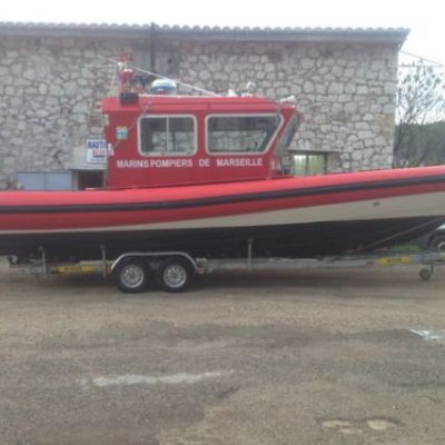 CHANGEMENT DE FLOTTEUR POUR LE SEMI-RIGIDE DE 11M DES MARINS POMPIERS DE MARSEILLE