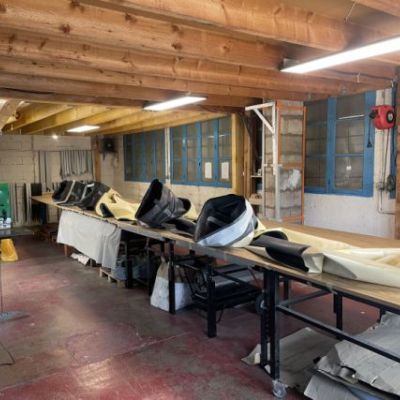 VIDEO FABRICATION D'UN FLOTTEUR DE STINGHER 606 XS DANS NOTRE ATELIER DE ROQUEFORT LA BEDOULE
